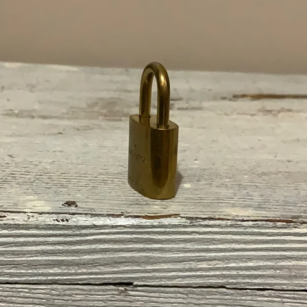 Louis Vuitton Brass '319' Padlock in Goldtone with Goldtone Key [m]